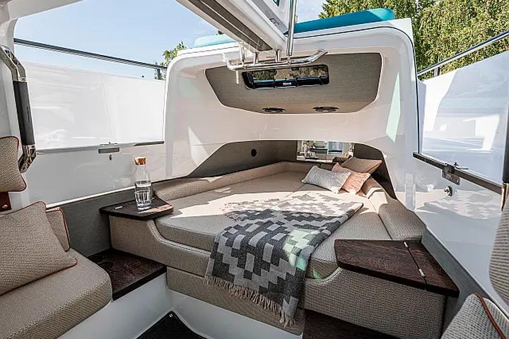 Axopar 37 XC Cross Cabin