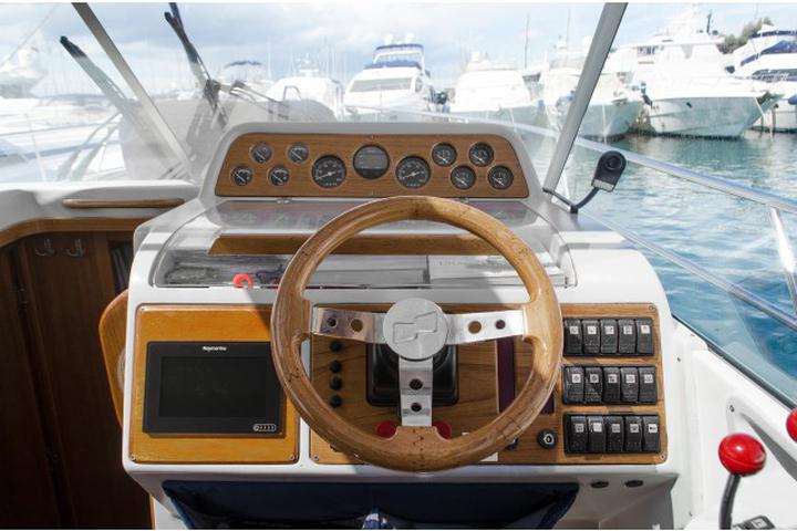 Nimbus 320 Coupe